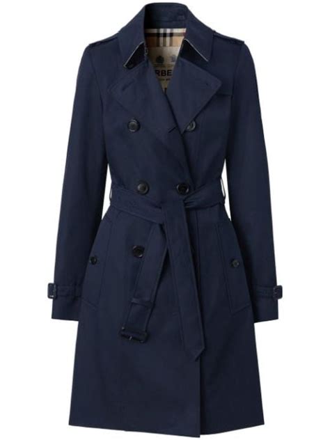 Scopri la nuova collezione di trench Burberry donna su FARFETCH.